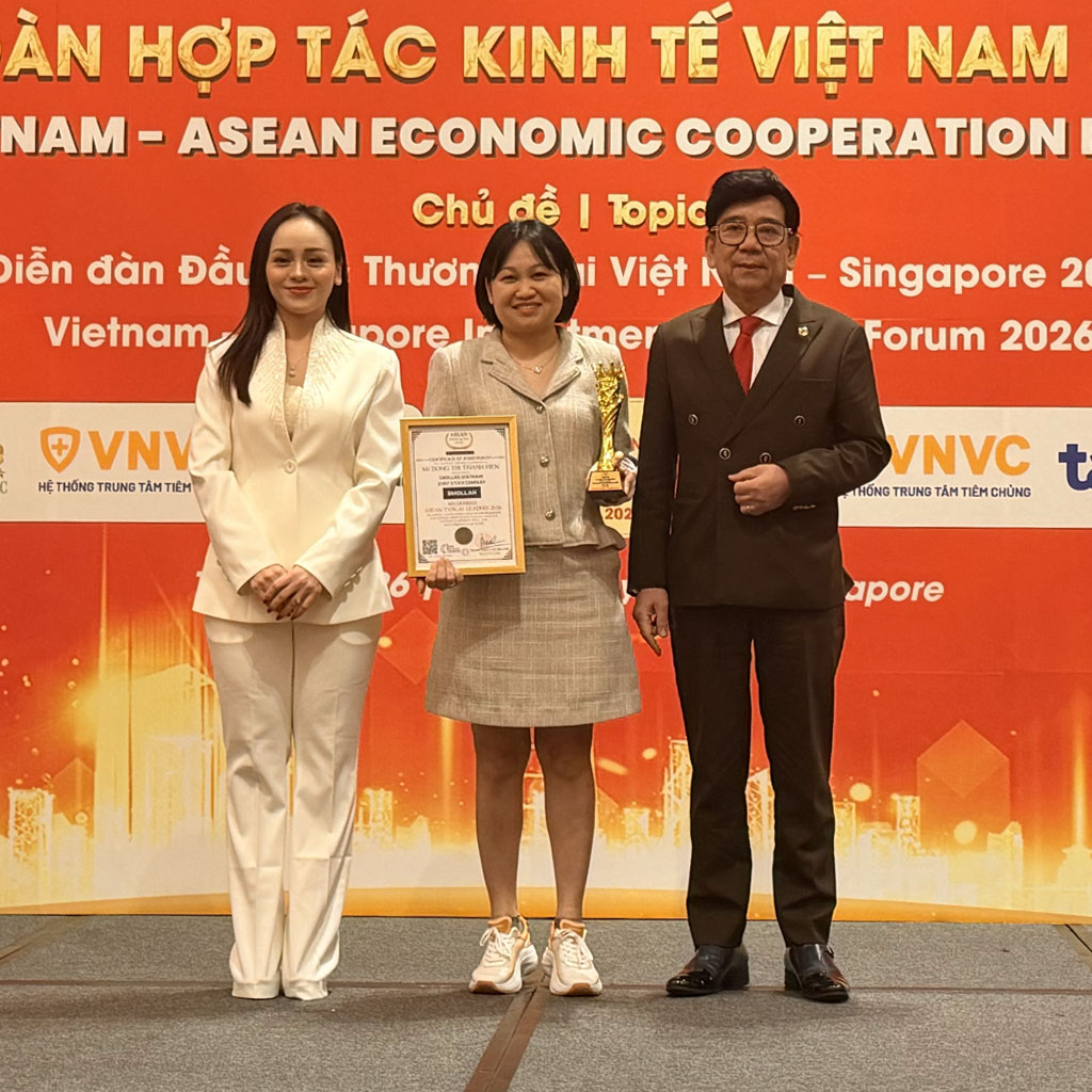 Smollan representatives receiving ASEAN awards at the Vietnam–ASEAN Economic Cooperation Forum in Vietnam.
